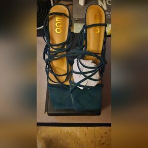 SIZE 11 WOMEN GREEN HEELS